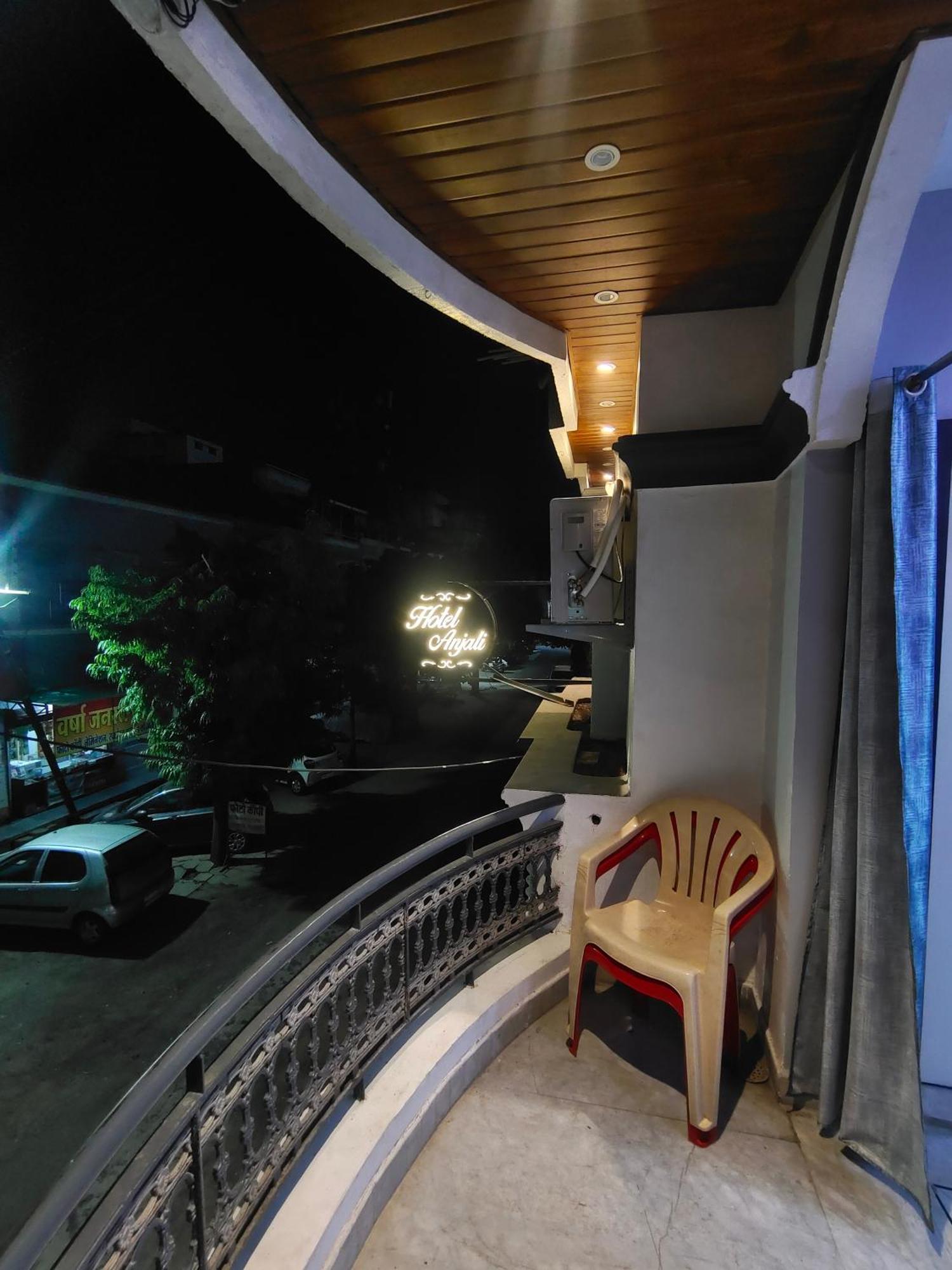 Hotel Anjali Udždžain Exteriér fotografie
